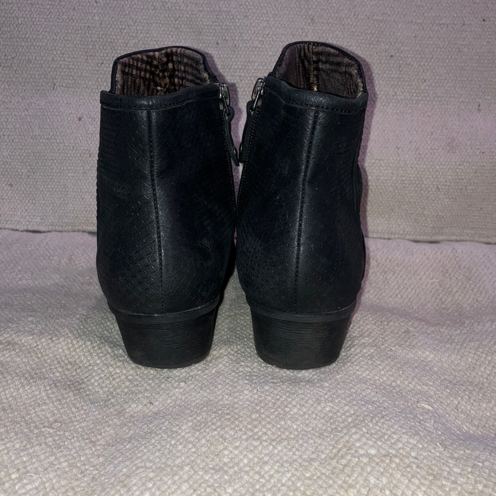 Rockport 7 1/2 wm’s Black leather Booties with side zip and leather footbed - Picture 10 of 16